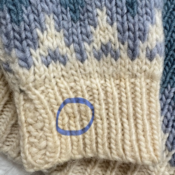 Hand Knit Icelandic Lopapeysa Sweater - Picture 6 of 7